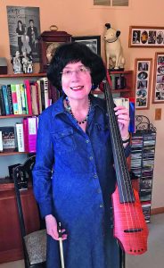 Lea Dacy with electric cello